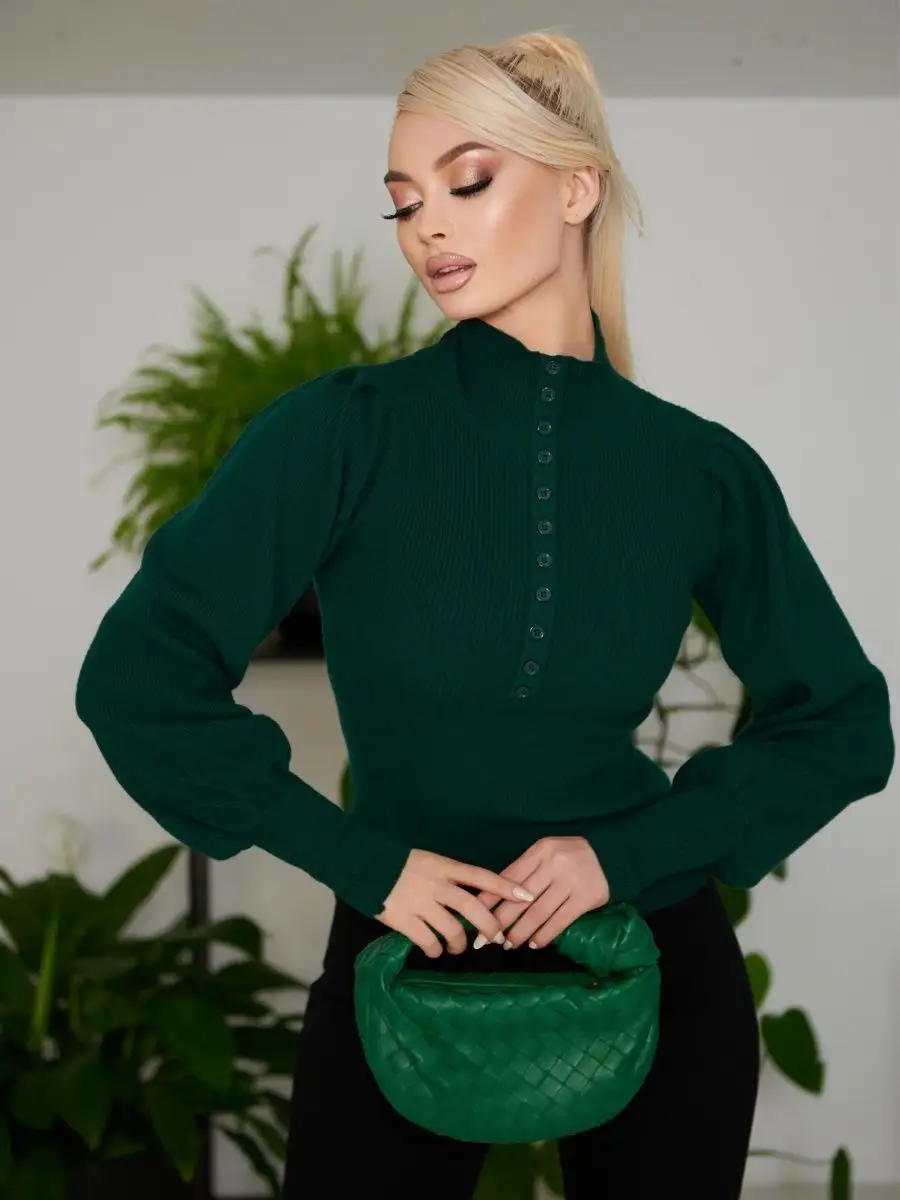 Темно-зеленая кофта с длинным рукавом