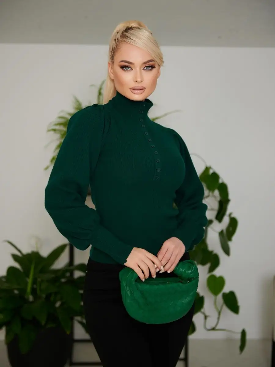 Темно-зеленая кофта с длинным рукавом