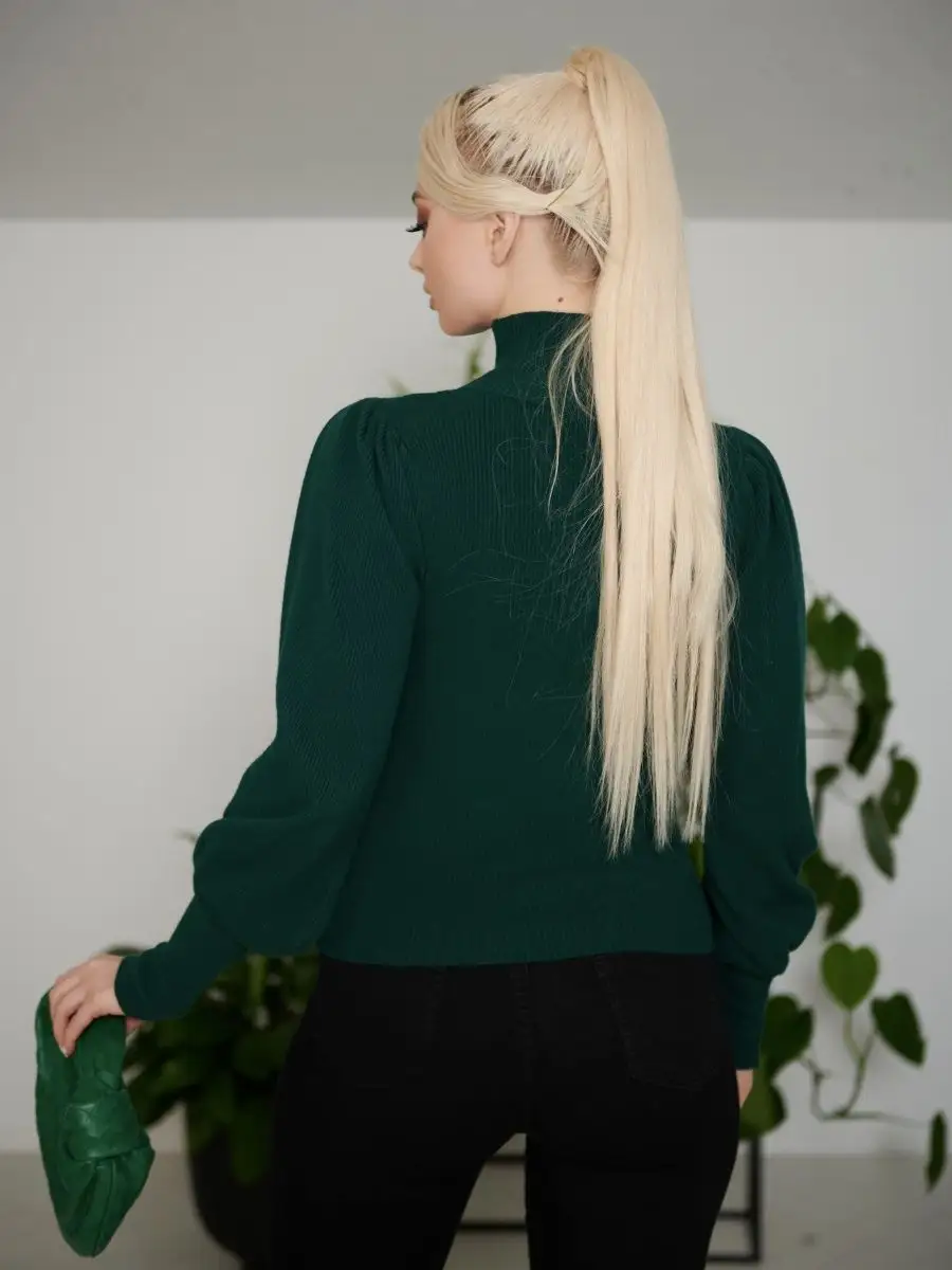 Темно-зеленая кофта с длинным рукавом