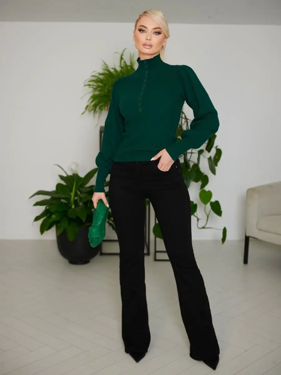 Темно-зеленая кофта с длинным рукавом