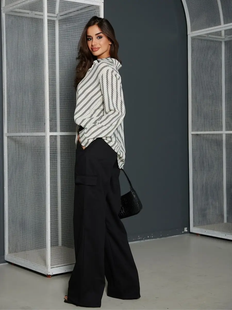 Белая блузка нарядная в полоску