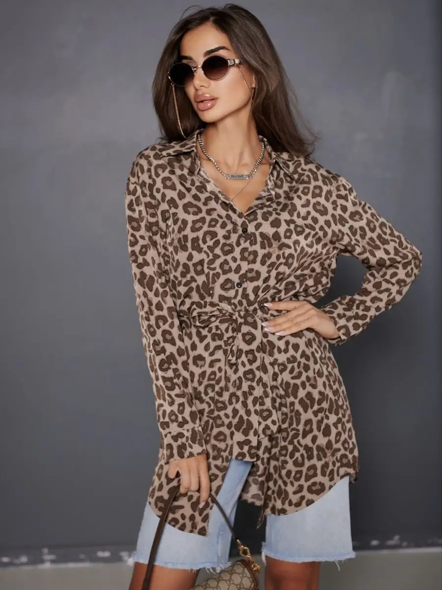 Блузка с принтом и поясом удлиненная