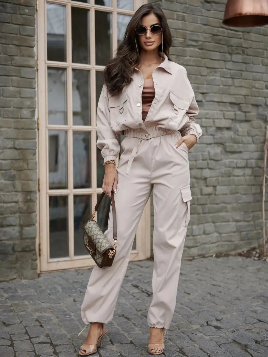 Бежевая куртка оверсайз укороченная