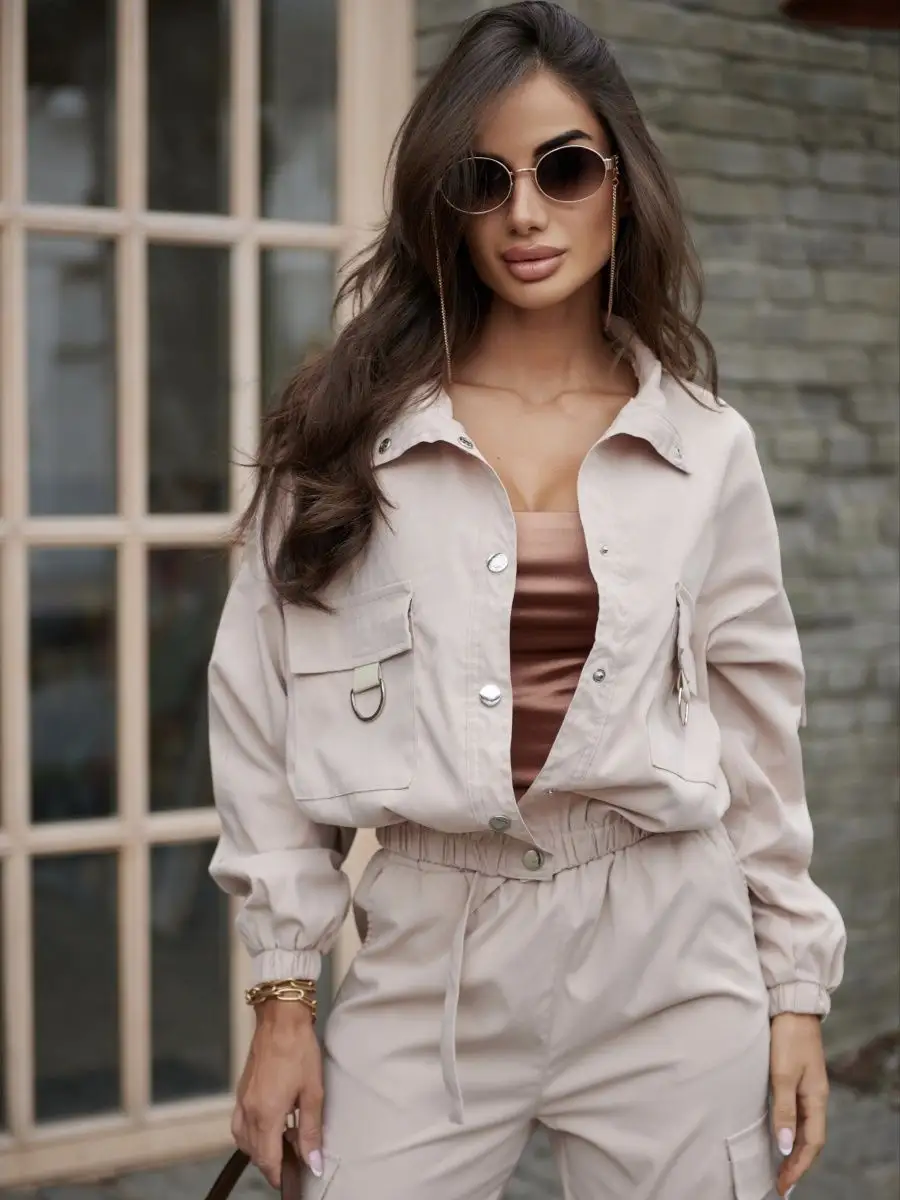 Бежевая куртка оверсайз укороченная