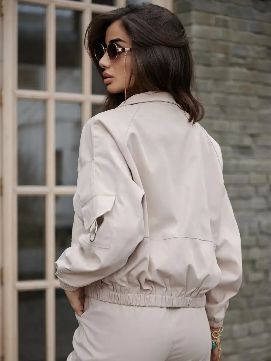 Бежевая куртка оверсайз укороченная