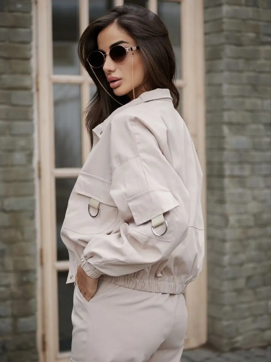 Бежевая куртка оверсайз укороченная