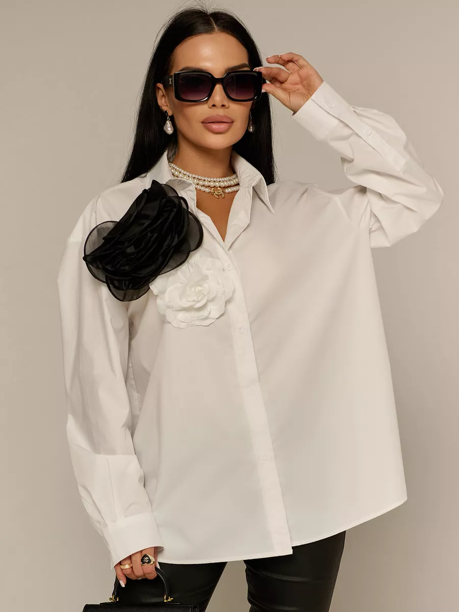 Блузка нарядная с декоративными цветами