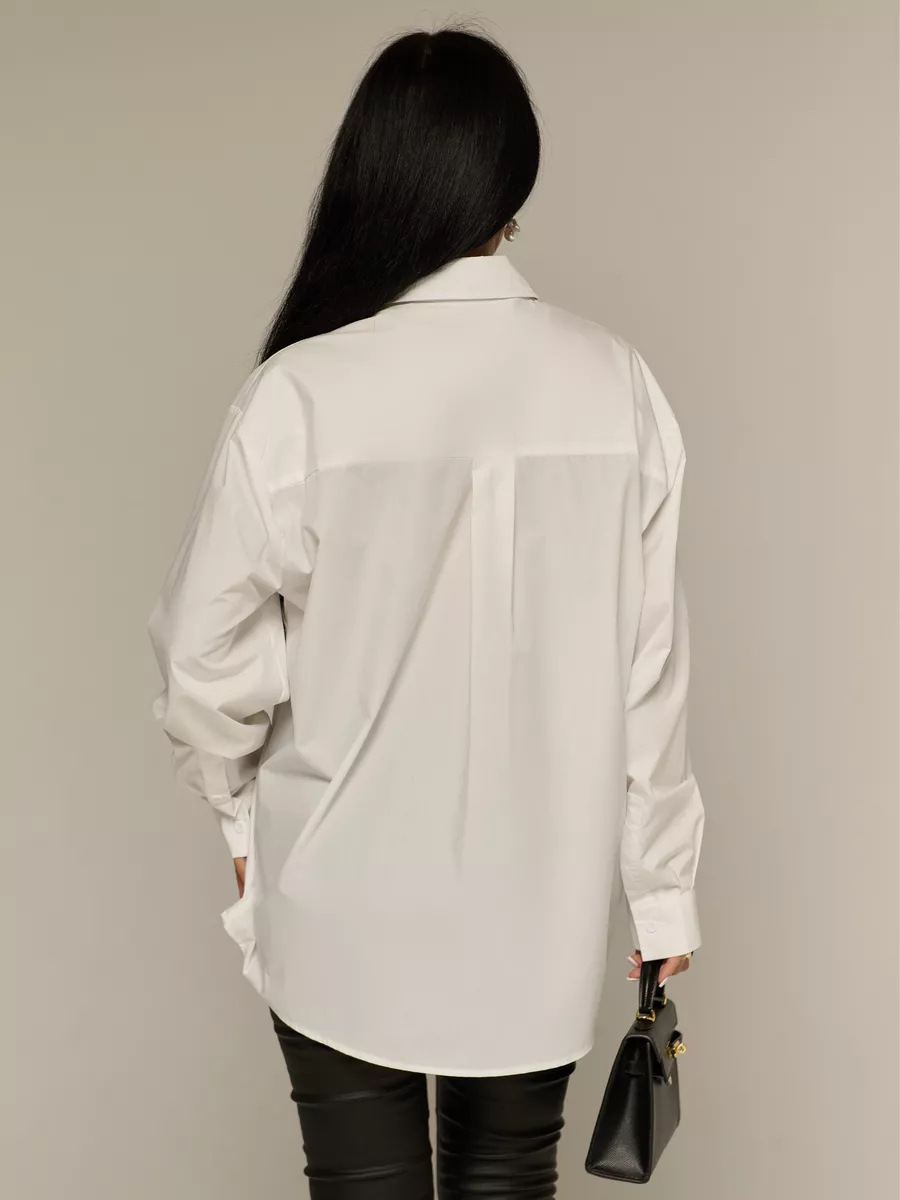 Белая блузка нарядная с декоративными цветами