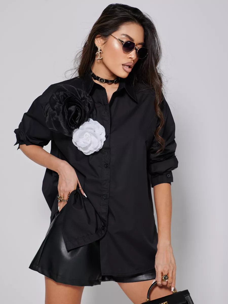 Блузка нарядная с декоративными цветами