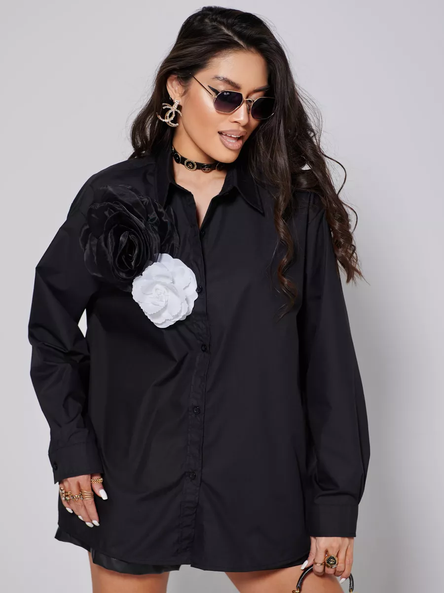 Черная блузка нарядная с декоративными цветами