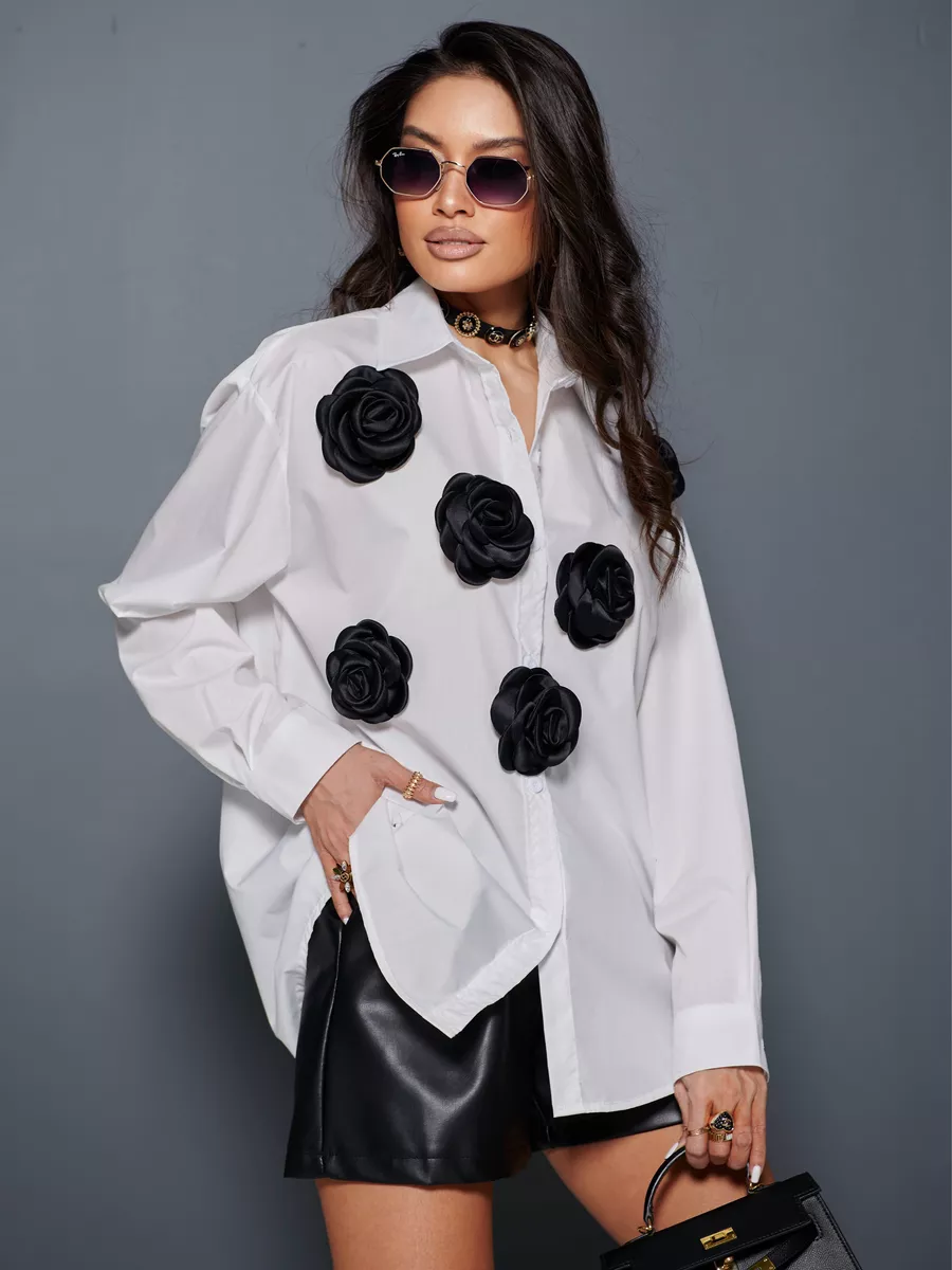 Блузка нарядная с декоративными цветами