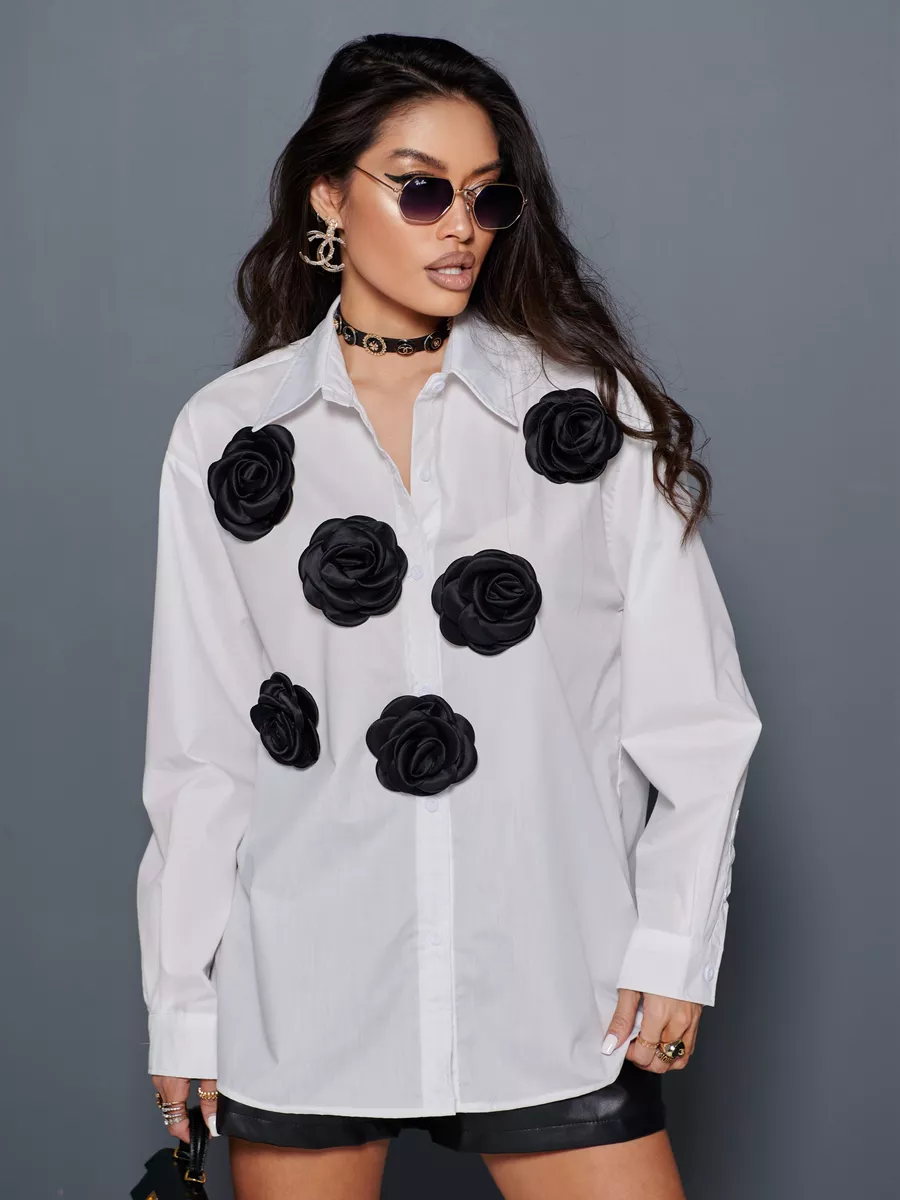 Блузка нарядная с декоративными цветами