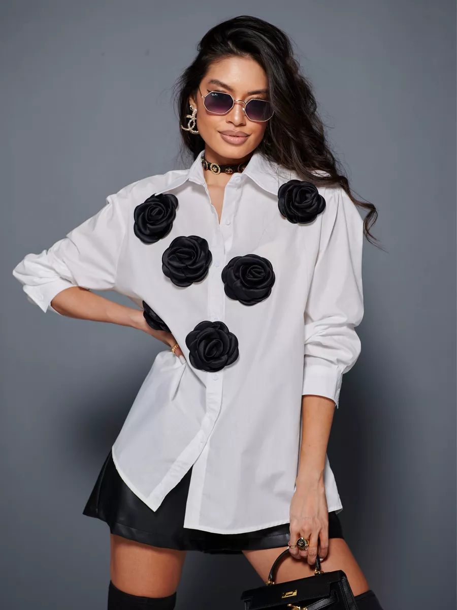 Блузка нарядная с декоративными цветами