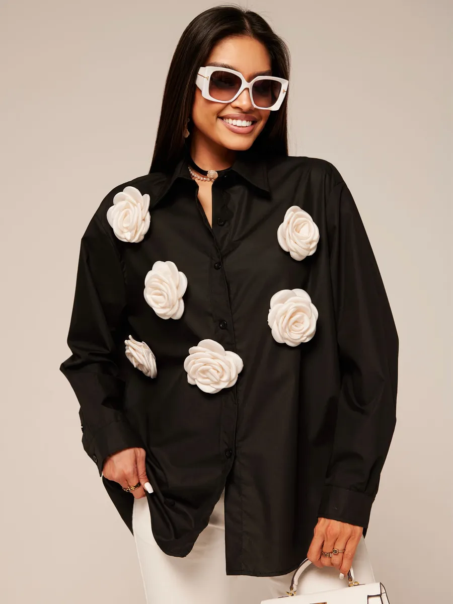 Блузка нарядная с декоративными цветами