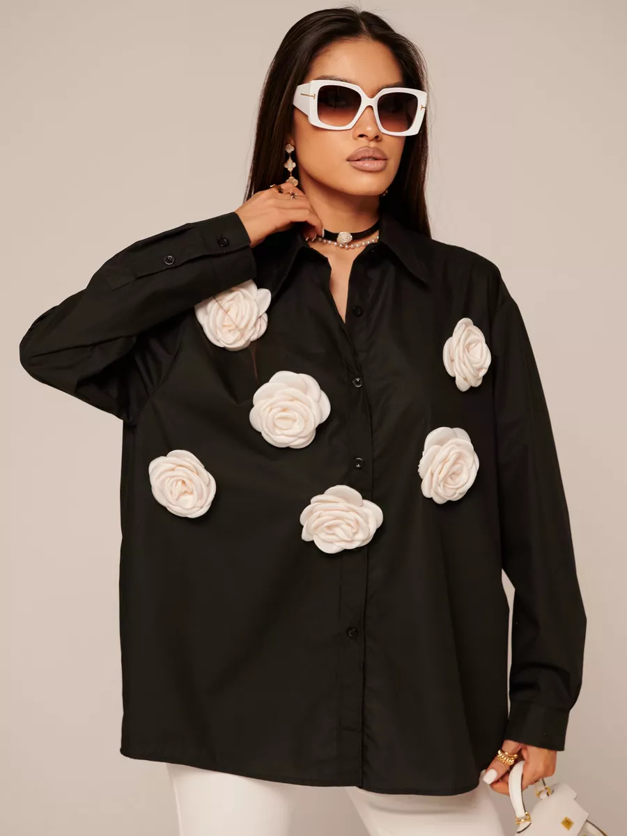 Блузка нарядная с декоративными цветами