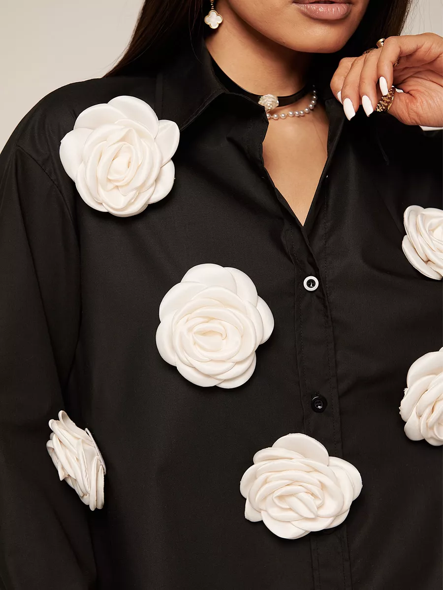 Блузка нарядная с декоративными цветами