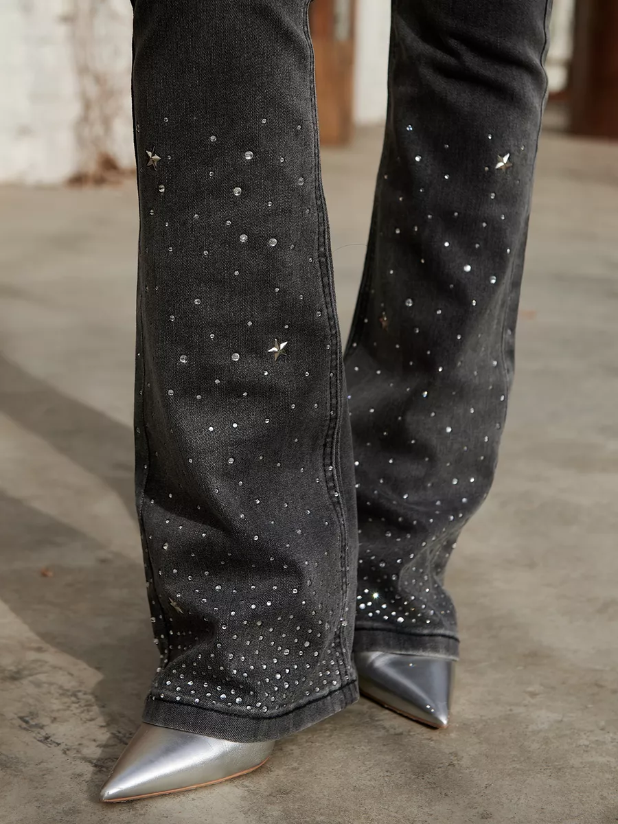 Джинсы клеш со стразами