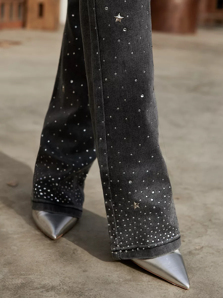 Джинсы клеш со стразами