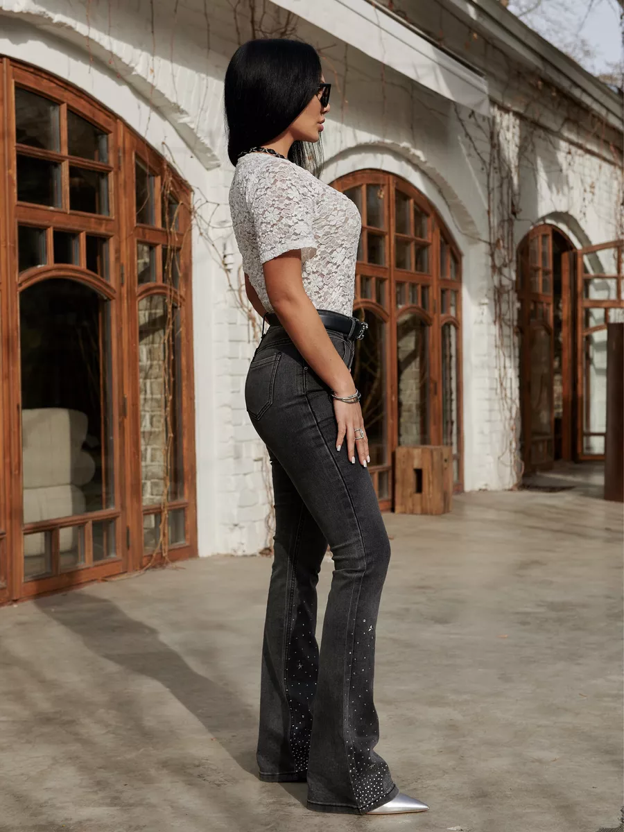 Джинсы клеш со стразами