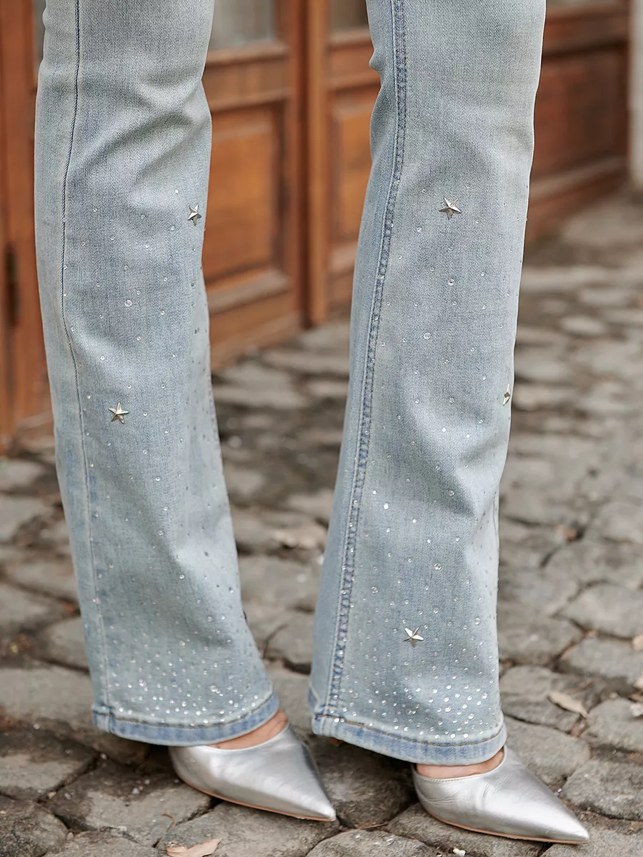 Джинсы клеш со стразами