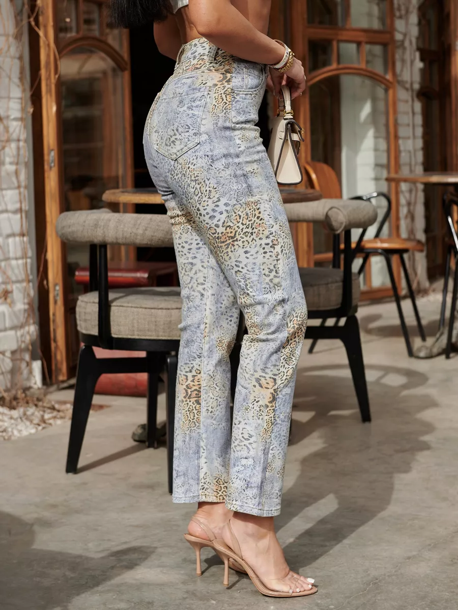 Джинсы прямые укороченные капри с принтом леопард