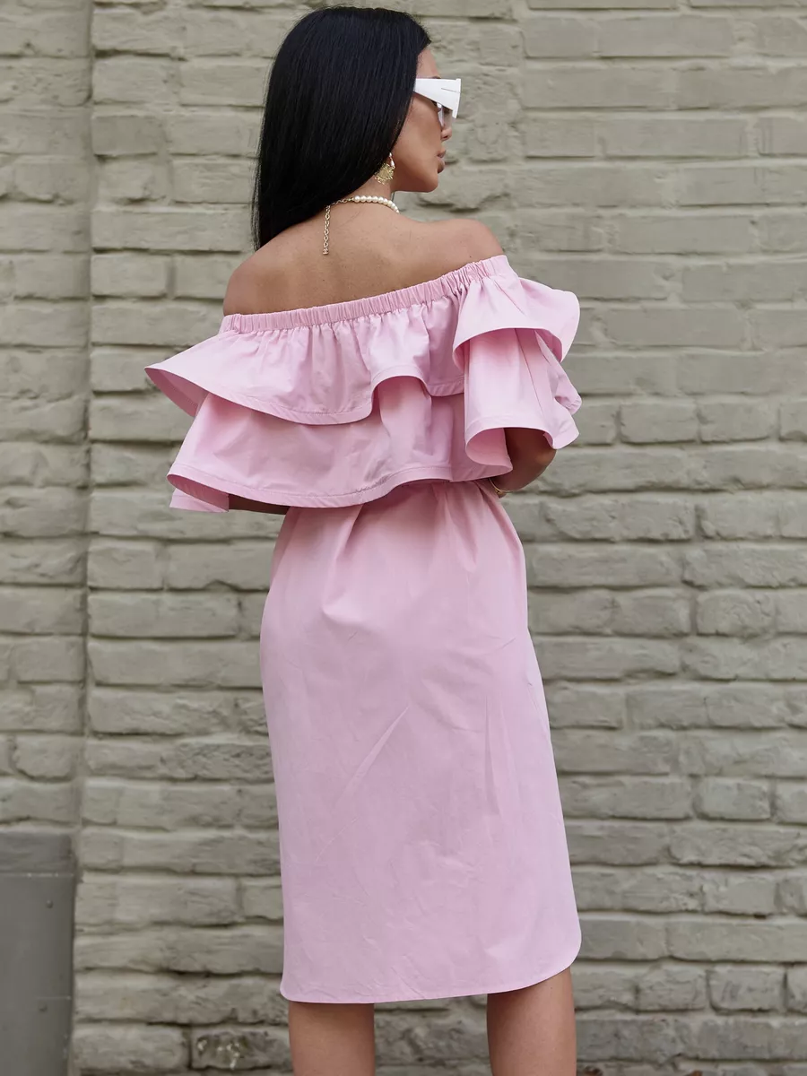 Розовое летнее платье сарафан с открытыми плечами