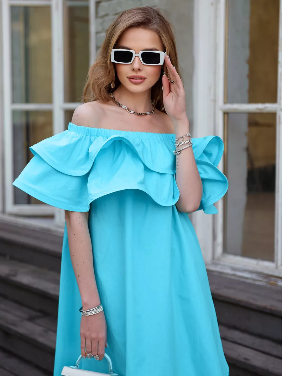 Голубое летнее платье сарафан с открытыми плечами