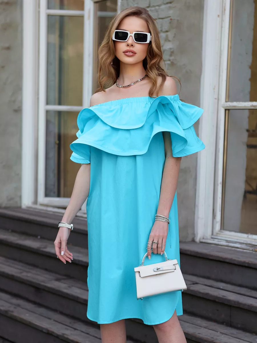 Голубое летнее платье сарафан с открытыми плечами