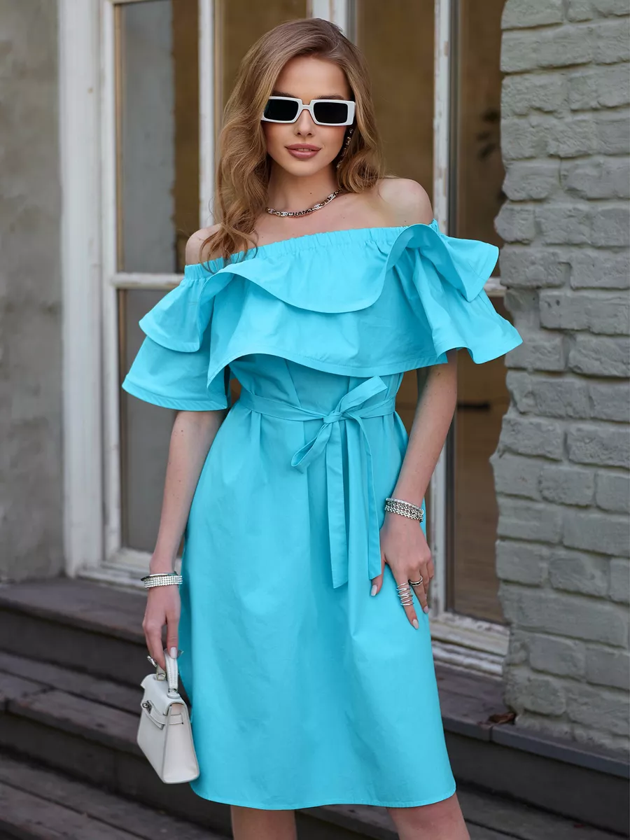 Голубое летнее платье сарафан с открытыми плечами