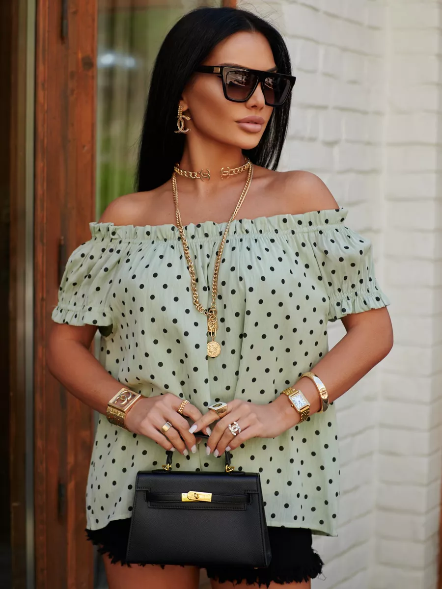 Мятная блузка для офиса с открытыми плечами