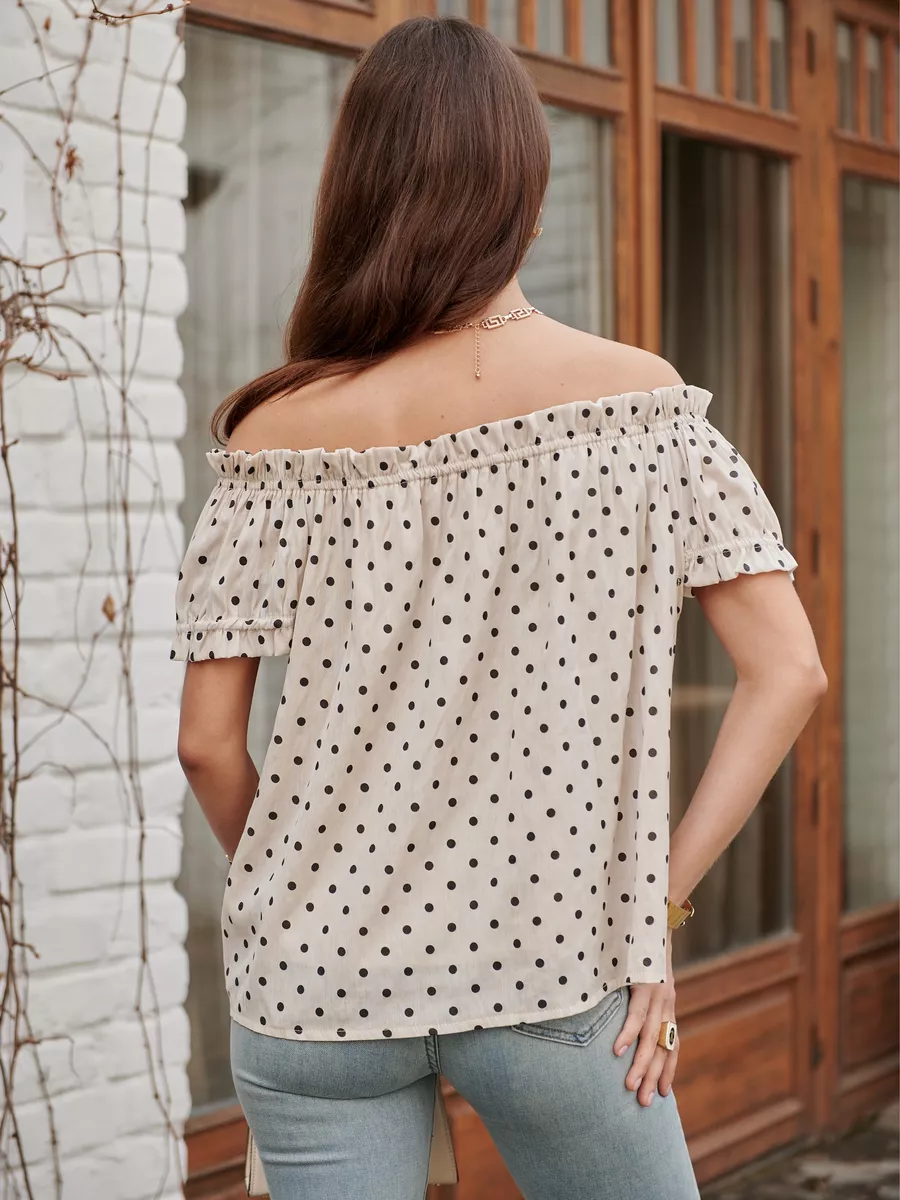 Белая блузка для офиса с открытыми плечами