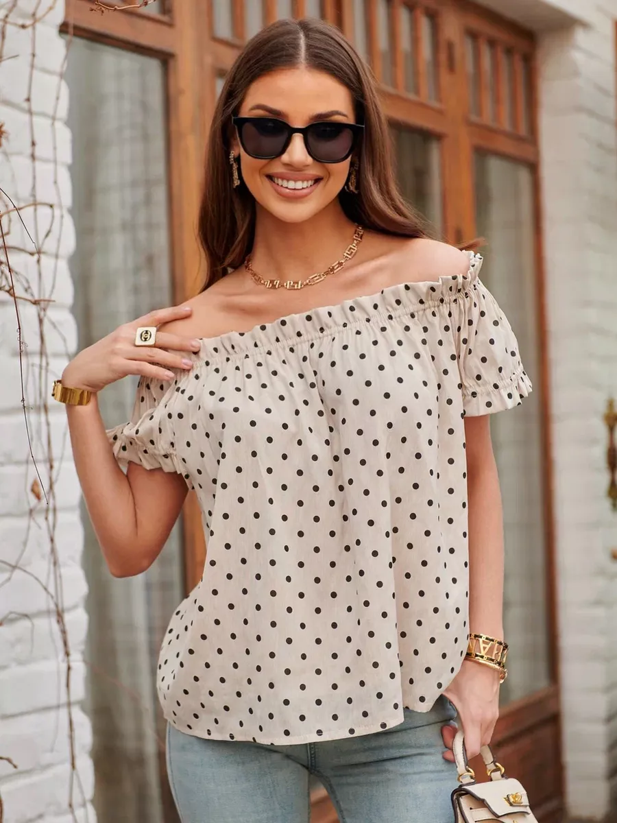 Белая блузка для офиса с открытыми плечами