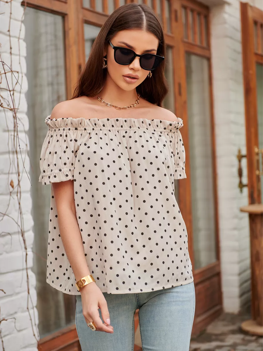 Белая блузка для офиса с открытыми плечами