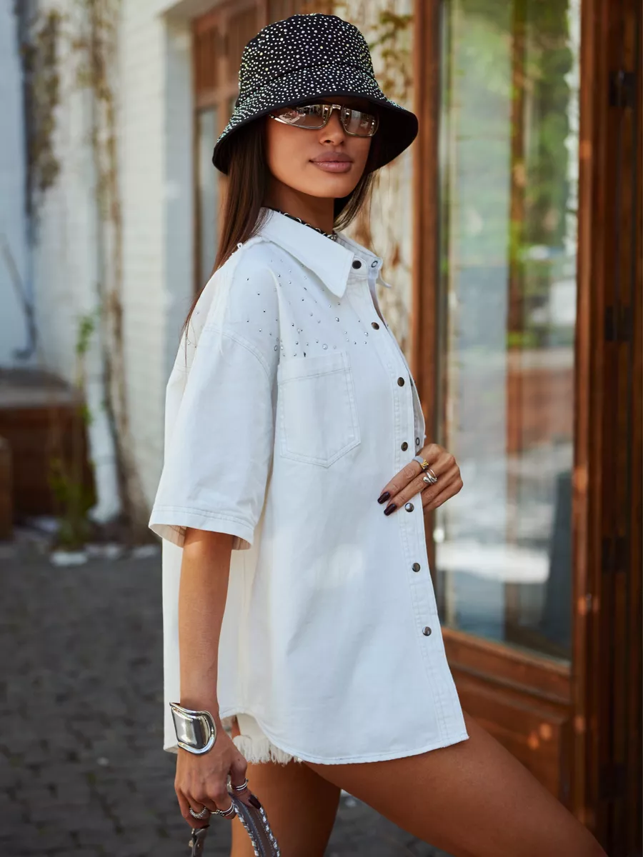 Белая рубашка джинсовая со стразами и коротким рукавом