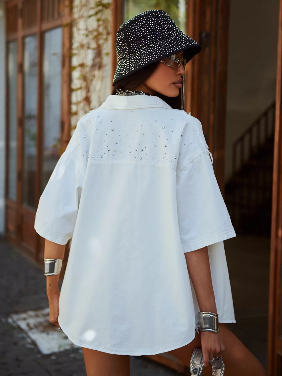 Белая рубашка джинсовая со стразами и коротким рукавом