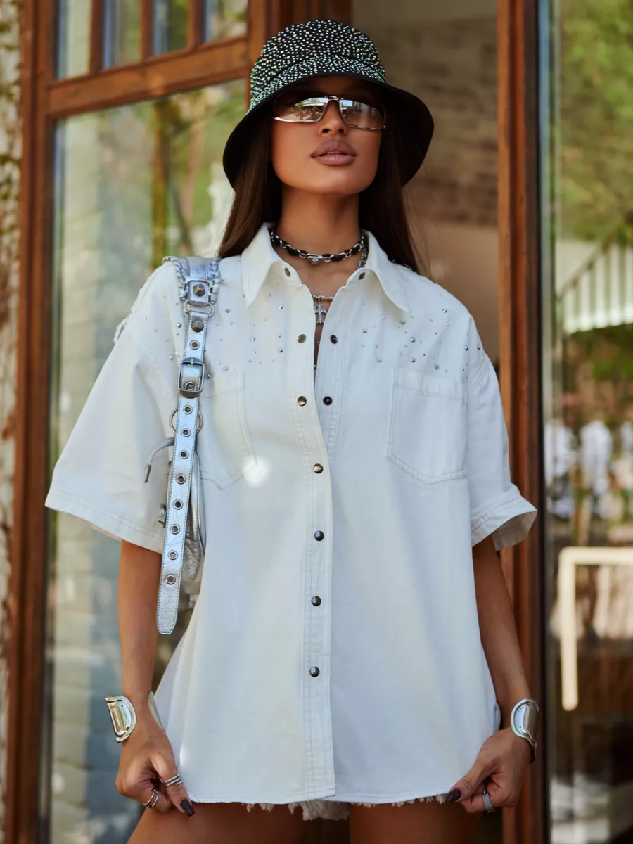 Белая рубашка джинсовая со стразами и коротким рукавом