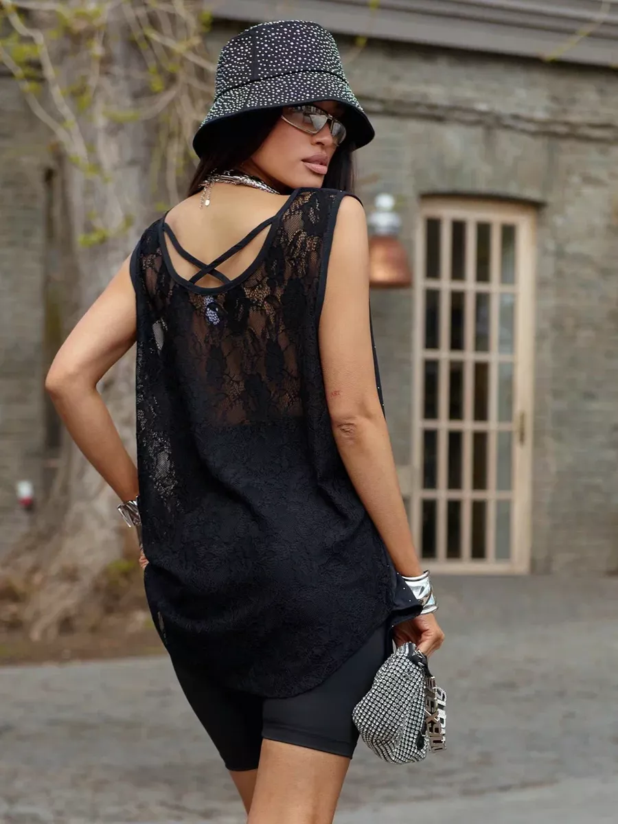 Черный топ майка летний оверсайз со стразами и гипюром