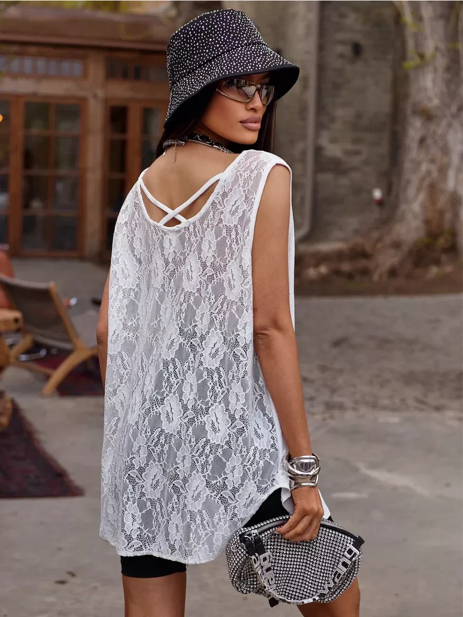 Белый топ майка летний оверсайз со стразами и гипюром