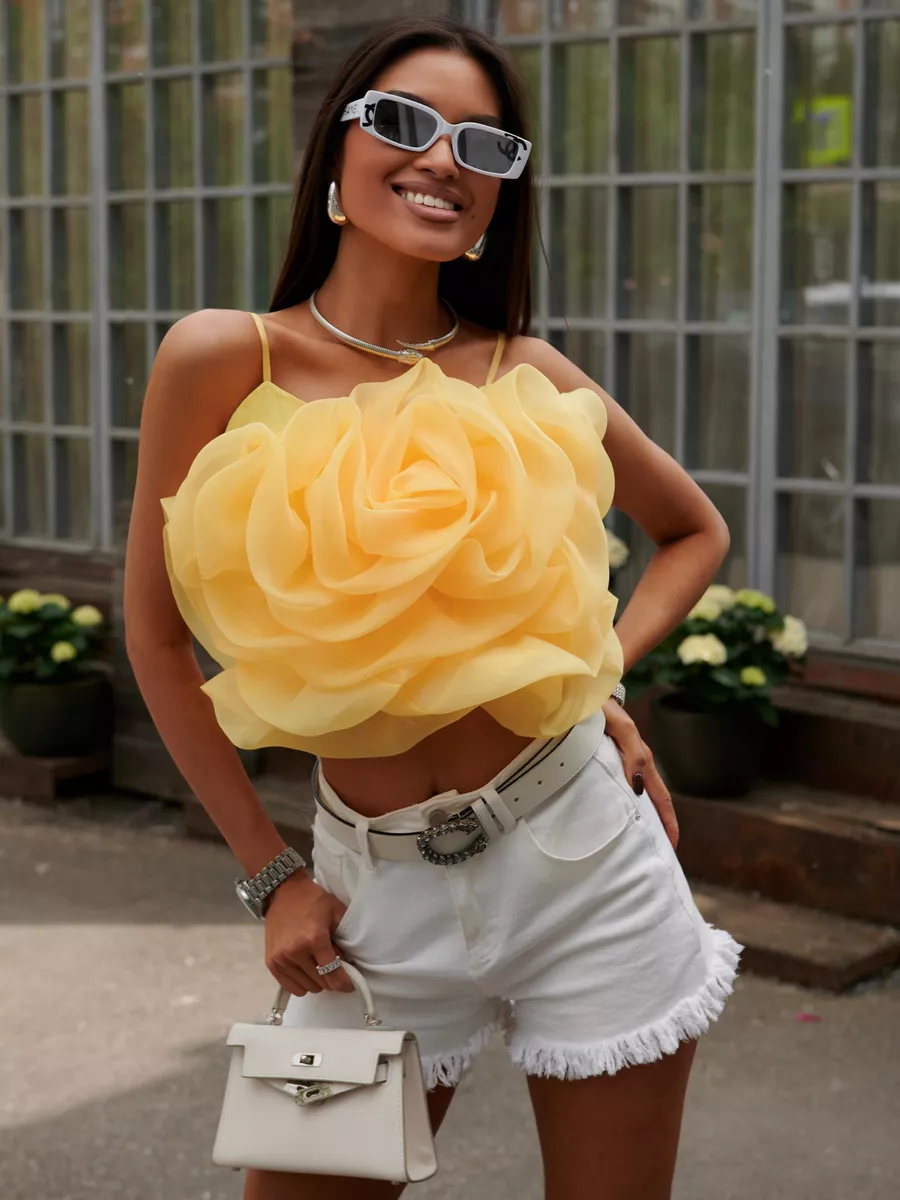 Желтый топ летний вечерний на бретелях с драпировкой