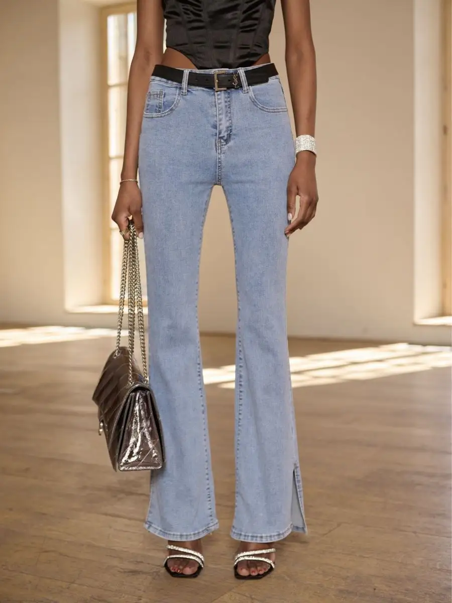 Джинсы клеш от колена с разрезами