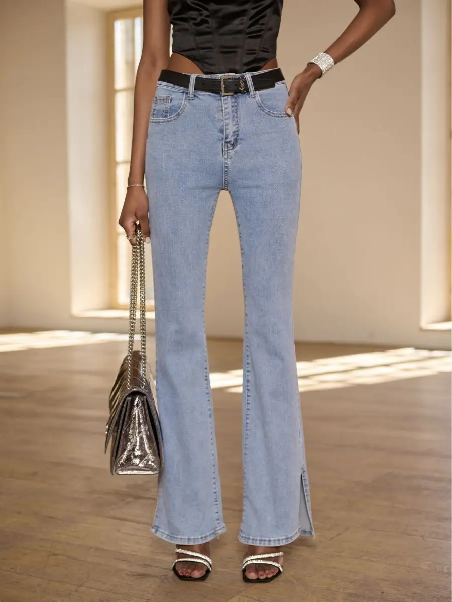 Джинсы клеш от колена с разрезами