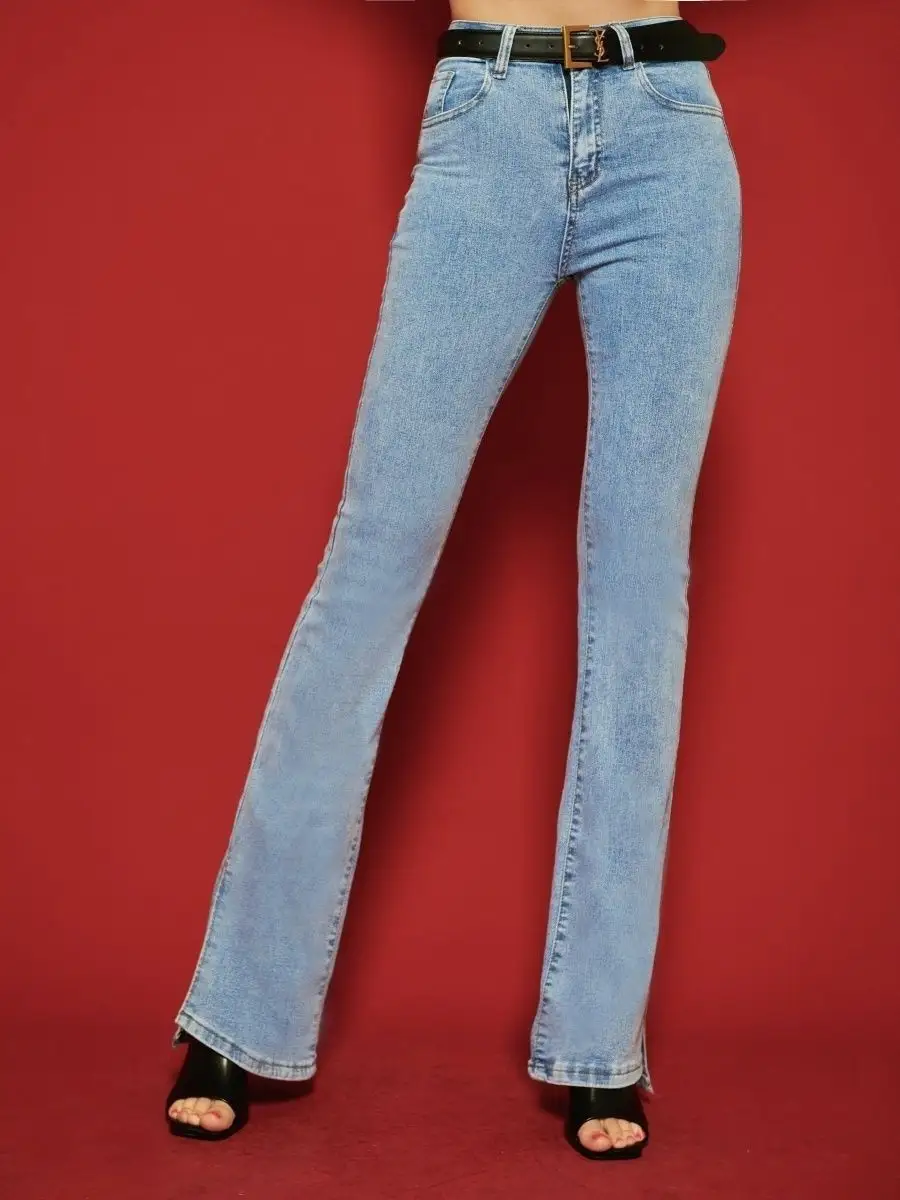 Джинсы клеш от колена с разрезами