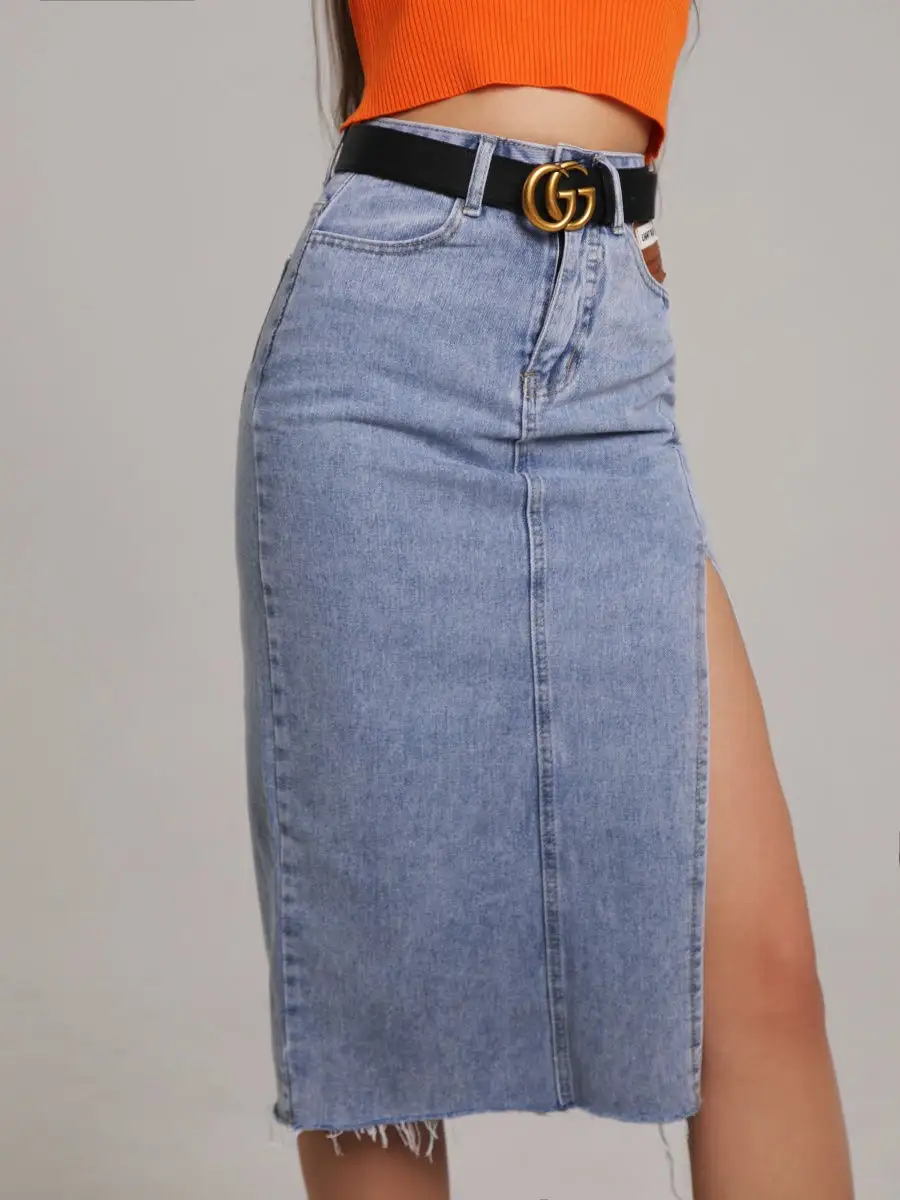 Пудровая юбка женская джинсовая с разрезом в офис