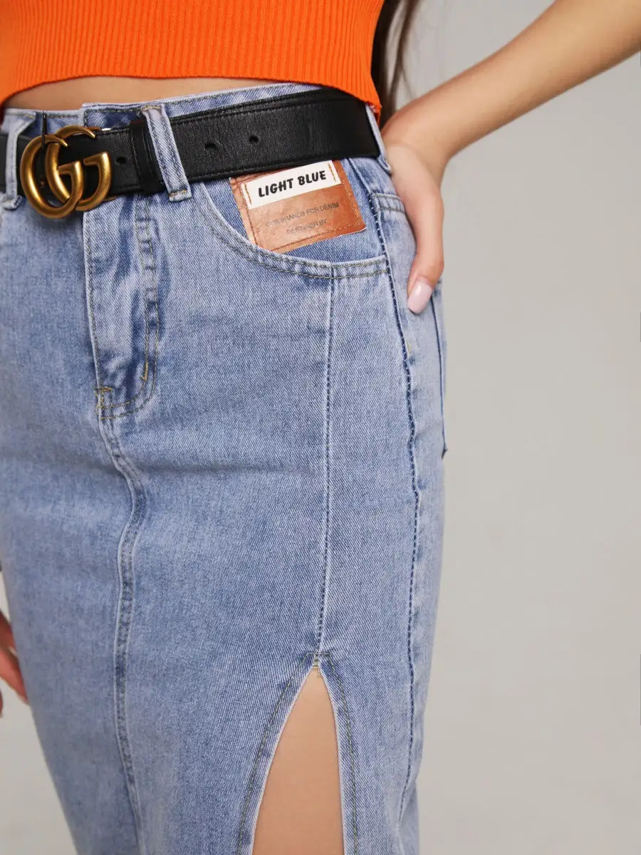 Пудровая юбка женская джинсовая с разрезом в офис