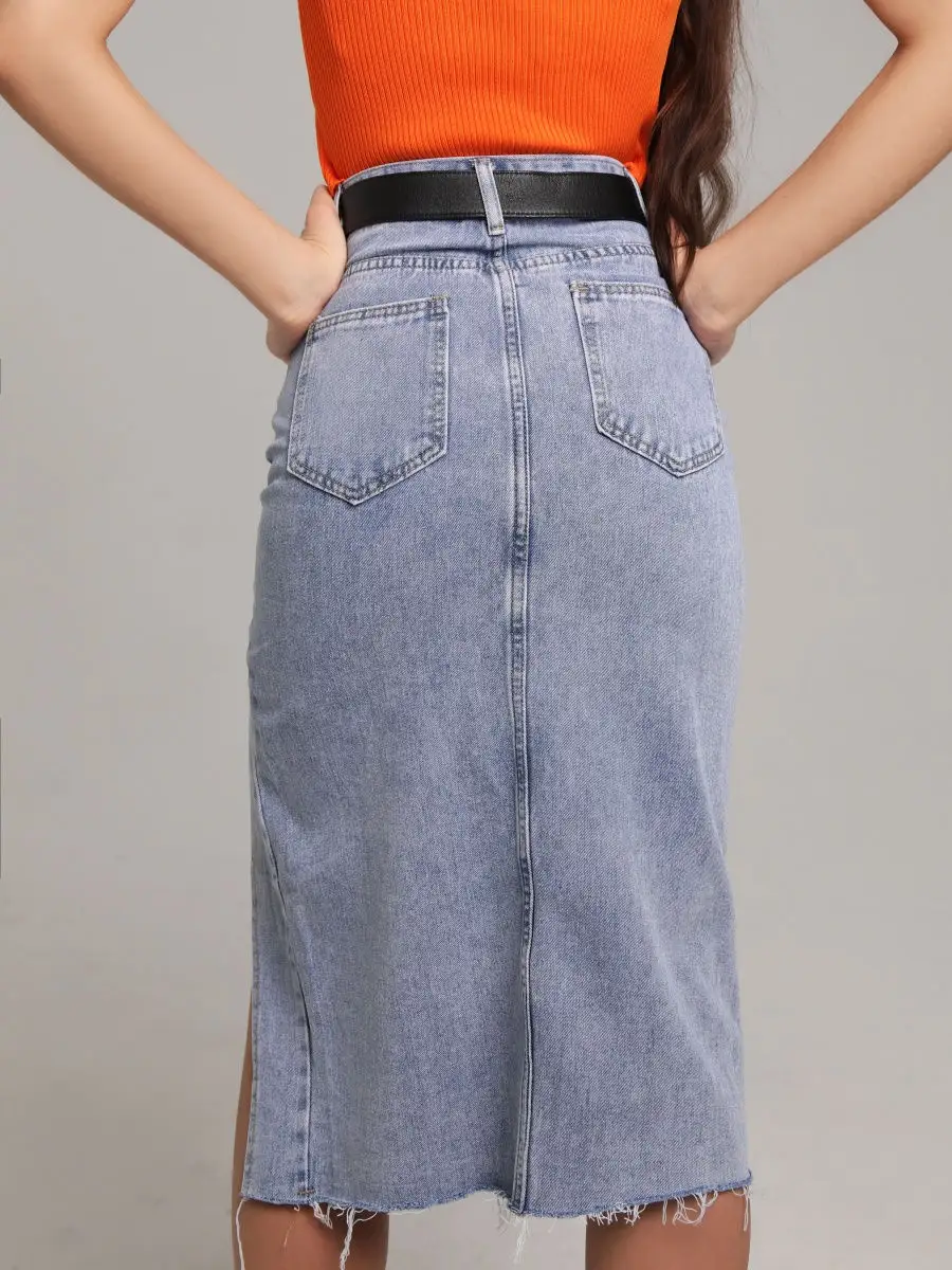 Пудровая юбка женская джинсовая с разрезом в офис