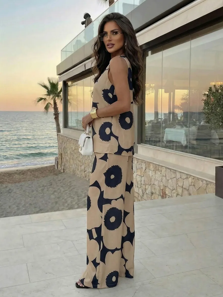 Черный костюм брючный праздничный