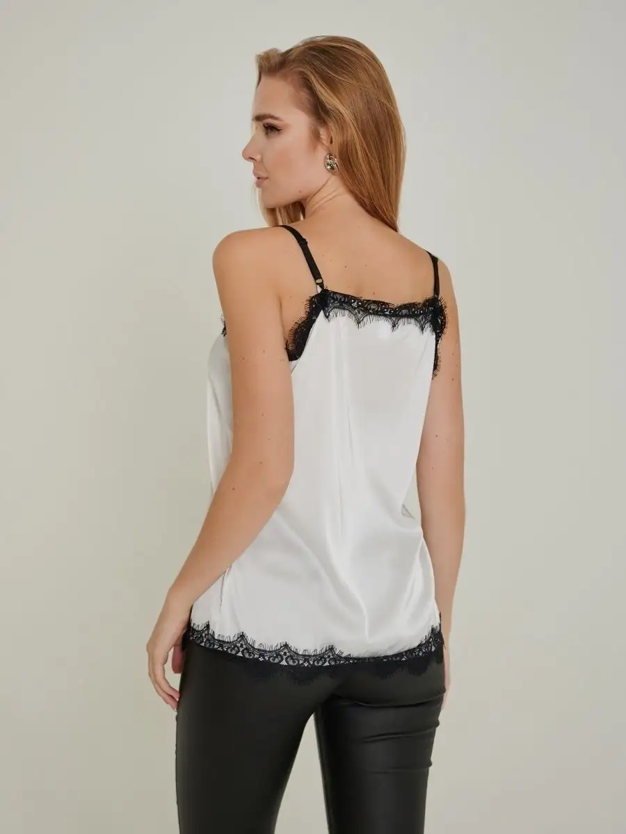 Белый топ на бретелях