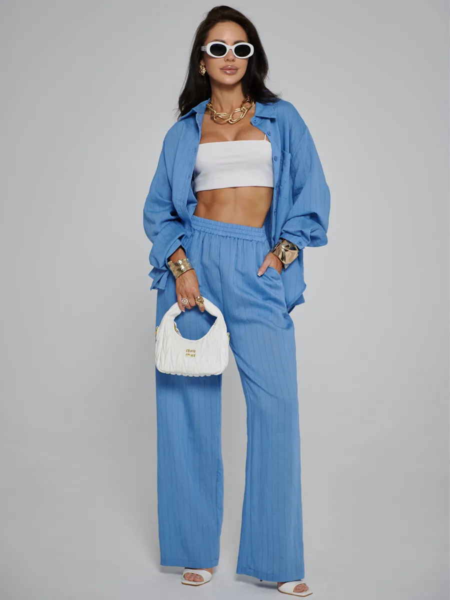 Голубой костюм брючный летний