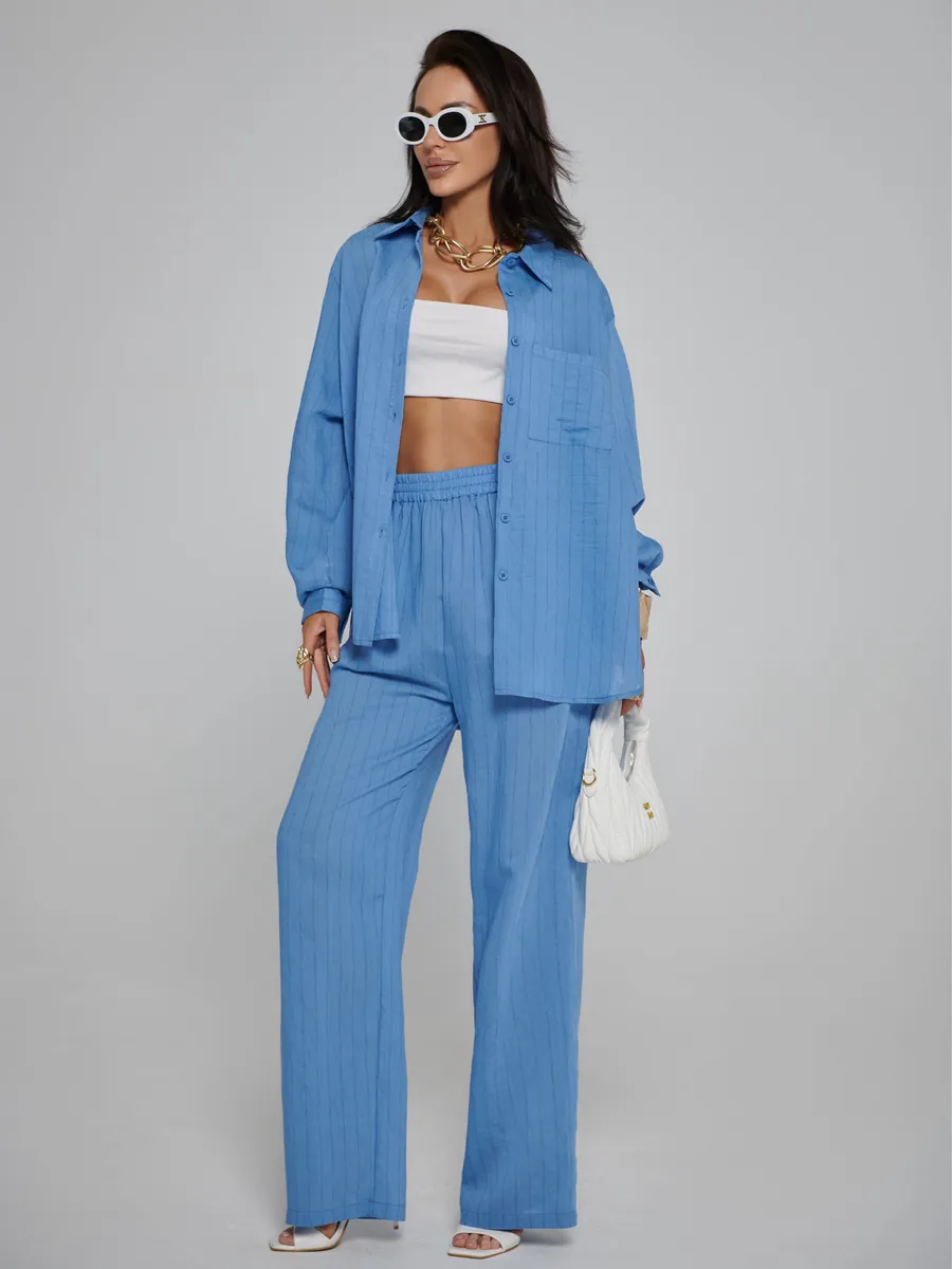 Голубой костюм брючный летний