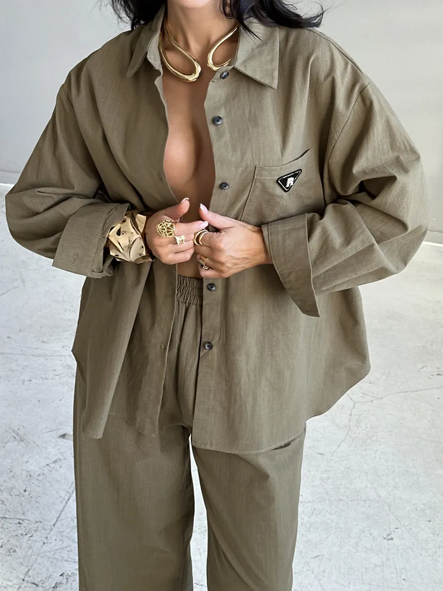 Светло-коричневый костюм брючный летний